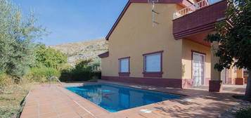 Chalet en calle Fuente Caños en Guejar Sierra