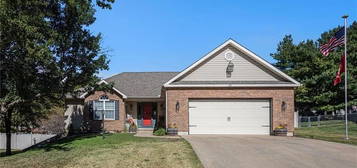 15 Chadwick Ln, Country Club, MO 64506