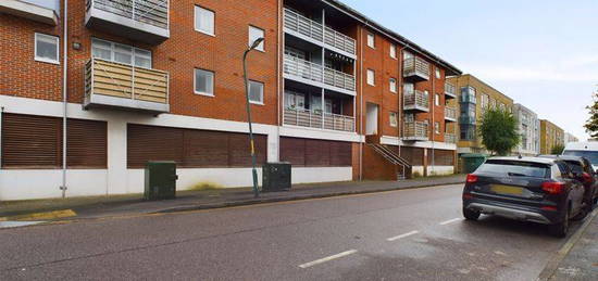 Flat to rent in Kingfisher Meadow, Maidstone ME16