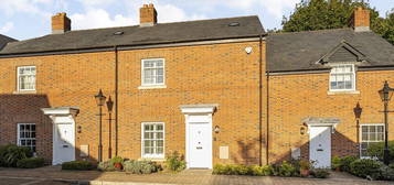 2 bed link detached house for sale