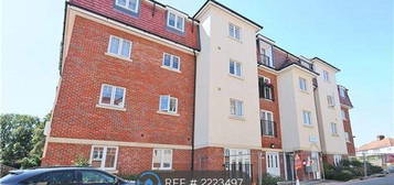 Flat to rent in Schoolgate Drive, Morden SM4