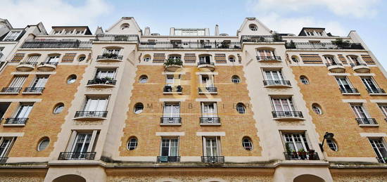 Studio en étage avec ascenseur, dans un magnifique immeuble