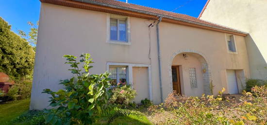 Maison de village 2 étages  à vendre, 6 pièces, 3 chambres, 220 m²