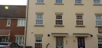 4 bedroom terraced house to rent