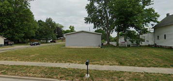 210 W  Section St, Claypool, IN 46510