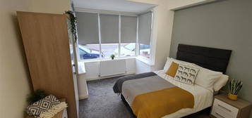 Room to rent in Brisbane Road, Smethwick, Birmingham B67