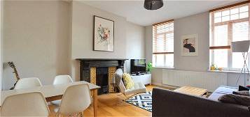 Flat to rent in Francis Dodd Court, Cresswell Park, London SE3