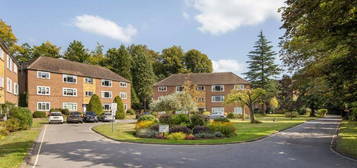 Flat for sale in Christchurch Road, Wentworth, Virginia Water GU25