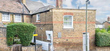 Maisonette to rent in Parish Lane, Penge, London SE20