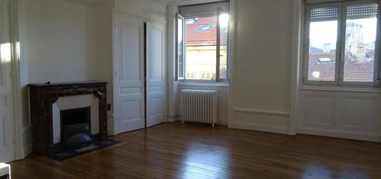 Location appartement 6 pièces 147 m²