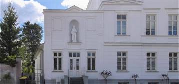 Rosenstadt Putbus: modernisierte 3-Zi.-Wohnung in romantisch-historischer Umgebung