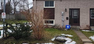 233 Innisfil St #12, Barrie, ON L4N 3E9