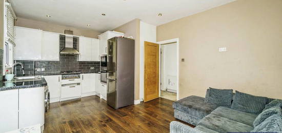 2 bedroom maisonette