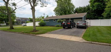 148 The Crescent, Babylon, NY 11702