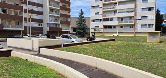 Appartement entièrement rénové • 100m2 • Résidence Claircigny