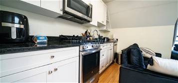 214 Commonwealth Ave  #1, Chestnut Hill, MA 02467