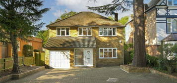 5 bedroom detached house