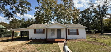 219 SE 7th Ave, Magee, MS 39111