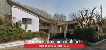 Villa all'asta in via Indipendenza, 12