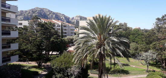 Terrasse ensoleillée au calme à prox. Bus et plage