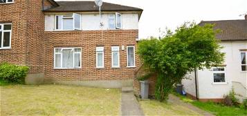 Maisonette to rent in Haydon Close, London NW9
