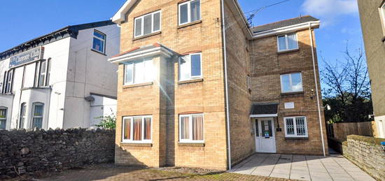 Flat to rent in Chepstow Road, Clarence Court NP19