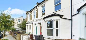 3 bed flat to rent