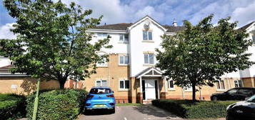 Flat to rent in Basildon Close, Watford WD18