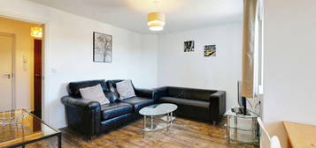 Flat to rent in Sutton Road, Southend-On-Sea SS2