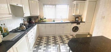 4 bedroom terraced house to rent