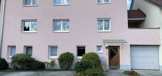 Schöne 4 Zimmerwohnung mit teilüberdachten Terrasse