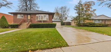 8826 Shermer Rd, Morton Grove, IL 60053