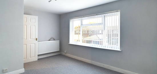 Flat to rent in Chapel Court, Silverdale ST5