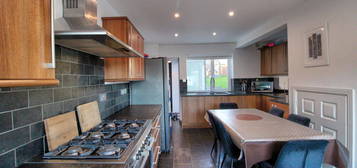 3 bed semi-detached house for sale