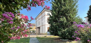 CASA SEMINDIPENDENTE A SAN GIACOMO DELLE SEGNATE