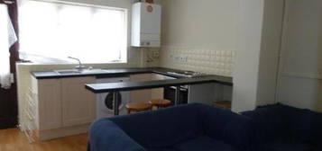 End terrace house to rent in Burton Road, Shirley, Southampton SO15