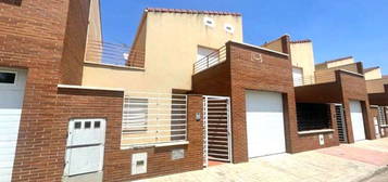 Chalet adosado en venta en calle Alcalde Juan Rojo Vallejo