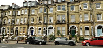 Flat to rent in Cromwell Road, Hove BN3