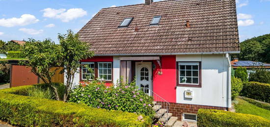 Freistehendes Einfamilienhaus mit großem Garten in beliebter Lage von Laubach (Kernstadt).