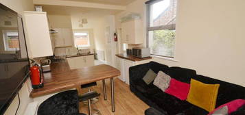 6 bedroom terraced house to rent