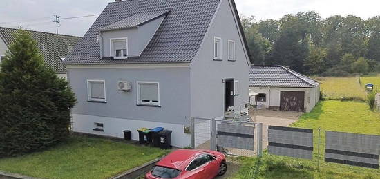 Modernisiertes Zweifamilienhaus mit großem Grundstück und gehobener Ausstattung