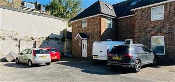 Detached house to rent in Victoria Road, Ramsgate CT11
