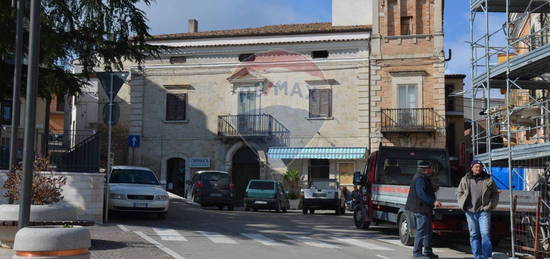 Casa indipendente in vendita in piazza della Libertà, 18