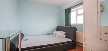 Room to rent in Sugden Way, Barking IG11