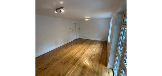 Flat to rent in Falkirk Court, Hornchurch RM11