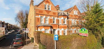 Flat to rent in Trinity Road, London SW17