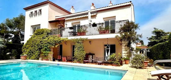 Villa  à vendre, 9 pièces, 6 chambres, 255 m²