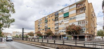 Piso en venta en Avenida de America, Barrio de Zaidín