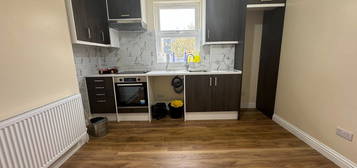 3 bed flat to rent