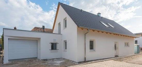 Provisionsfrei! Einfamilien-Reihenmittelhaus mit Garage